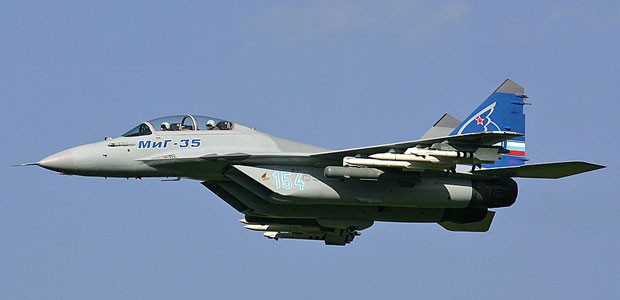 Russischer Jet in der Luft: Die Kampfflugzeuge könnten für Passagiermaschinen gefährlich werden, warnt die NATO.