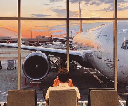 Delta-Passagier am Gate: Warten, bis es wirklich so weit ist mit dem Einsteigen.