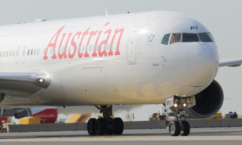 austrian airlines boeing 767 oe lay 01