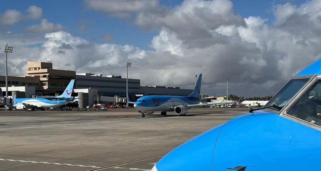 Tuifly-Flugzeuge am Flughafen Las Palmas: Die Airline soll künftig mehr sein als nur der Hotelzubringer.