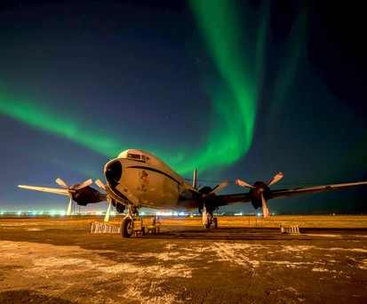 Everts Air DC-6-Frachter und Nordlichter gehören irgendwie zusammen.