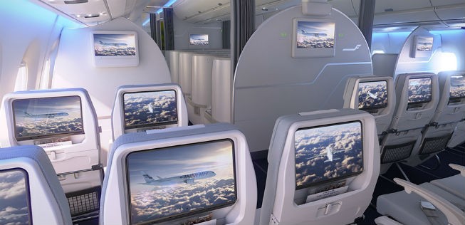 Besonders auf das Unterhaltungssystem ist Finnair stolz. So sieht es in der Eco-Kabine aus.