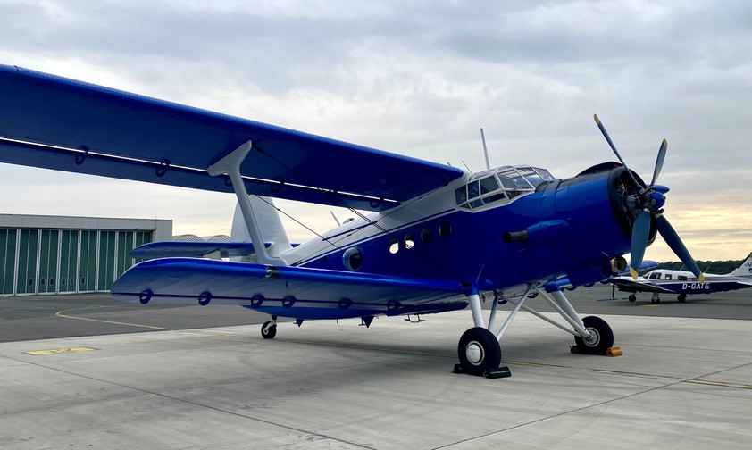Die Antonov An-2 mit dem Kennzeichen D-FOKY am ...