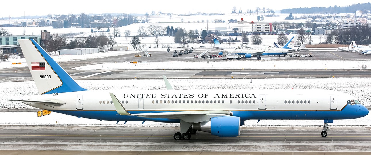 Boeing 757 der US Air Force: Reist Der Noch-Präsident damit nach Schottland?