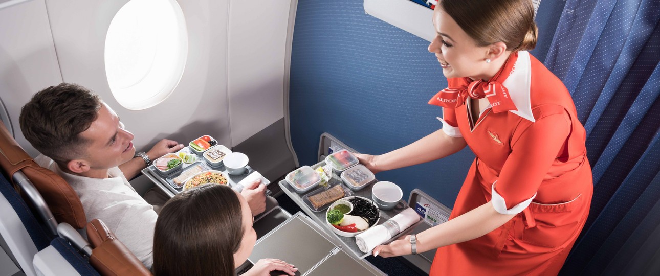 Service an Bord von Aeroflot: Soldaten erhalten eine Sonderbehandlung.