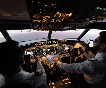 Cockpit: Die NTSB fordert längere Aufnahmezeiten des Stimmenrekorders.