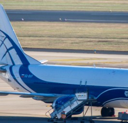 Die in Köln gestrandete Boeing 737 F von Atran: Kann Deutschland nicht mehr verlassen.