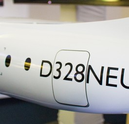 D328 Neu: Auf einem Modell der neuen Dornier 328 prangt der Name bereits auf dem Rumpf.