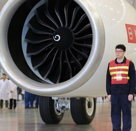 Die Triebwerke stammen aus dem Westen – es sind CFM Leap 1C. Die ähnlichen Modelle Leap 1A und Leap 1B treiben A320 und Boeing 737 an.
