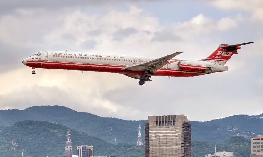 Die McDonnell Douglas MD-83 von Far Eastern Air Transport: WuUrde jetzt verkauft.