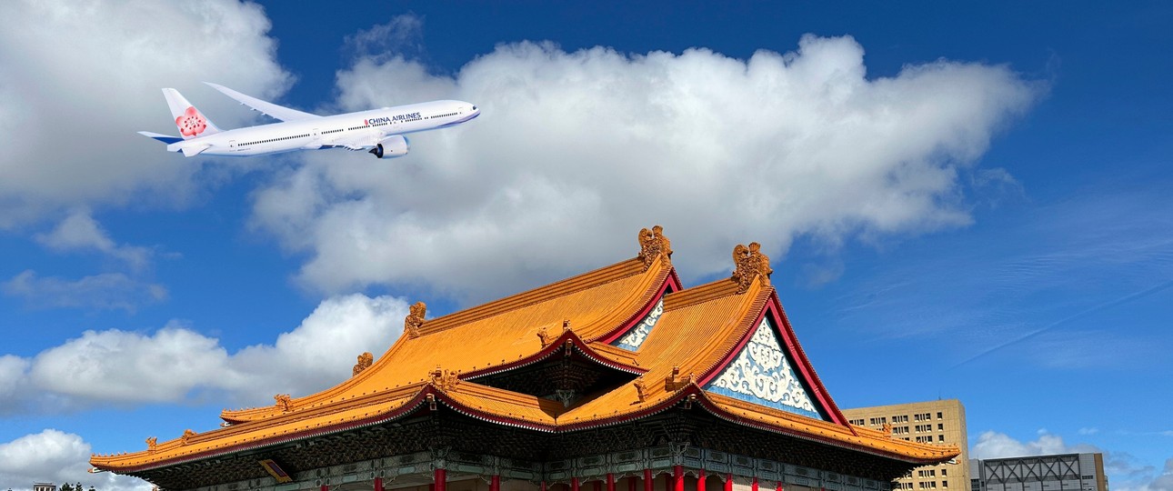 Boeing 777X in Farben von China Airlines über Taipeh (Montage): Die Airline bestellt sowohl die Passagier- als auch die Frachtversion.