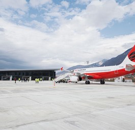 Kukës International Airport: Der ungenutze Militärflughafen wurde zu einem internationalen Airport ausgebaut.