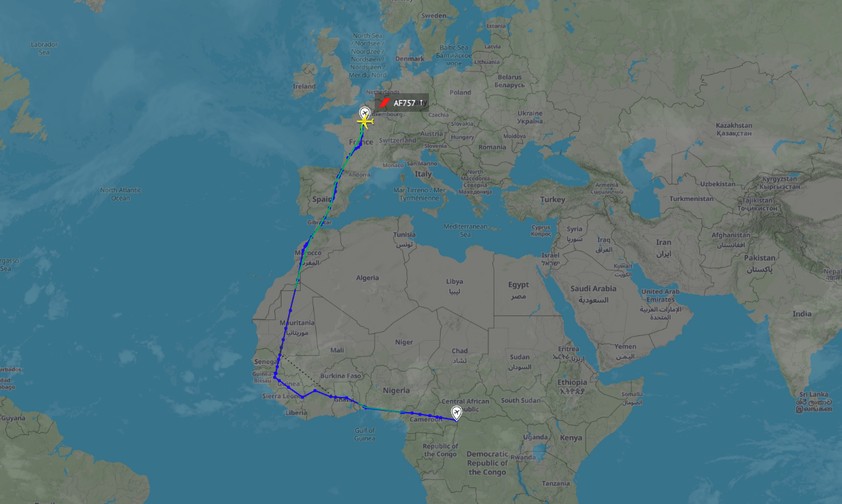 Flugverlauf von AF757: Der Flug muss ein großes L fliegen.