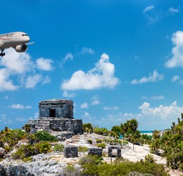 Jet von Aeroméxico über den Maya-Ruinen von Tulum (Montage): Anflug ab 2023?