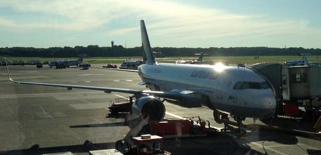 A320 Neo am Gate in Hamburg.