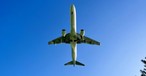 Flugzeugkennzeichen: Hier auch unter einer Tragfläche zu sehen.