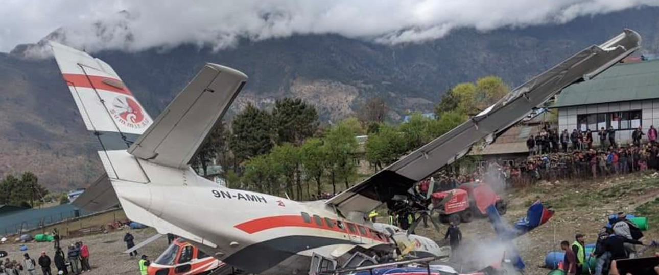 Wracks von Helikopter und Flugzeug: Drei Menschen kamen beim Unfall vom 14. April ums Leben.