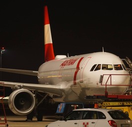 Hier kommt der A320 mit dem Kennzeichen OE-LBO im Retro-Look.