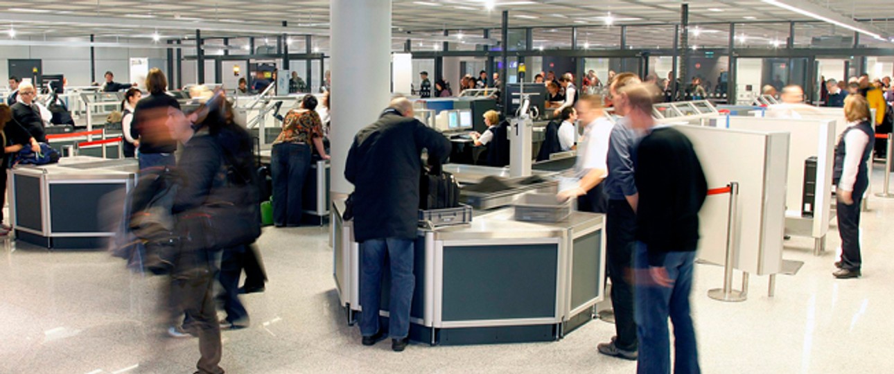 Kontrollen am Flughafen Frankfurt: Bei US-Flügen gibt es weitere Checks am Gate.