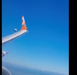 Der Ballon zieht an der Boeing 737 Max vorbei: Heikler Moment.