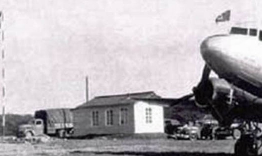 Das erste Flughafengebäude im Jahr 1946: Später Start des Flugverkehrs.