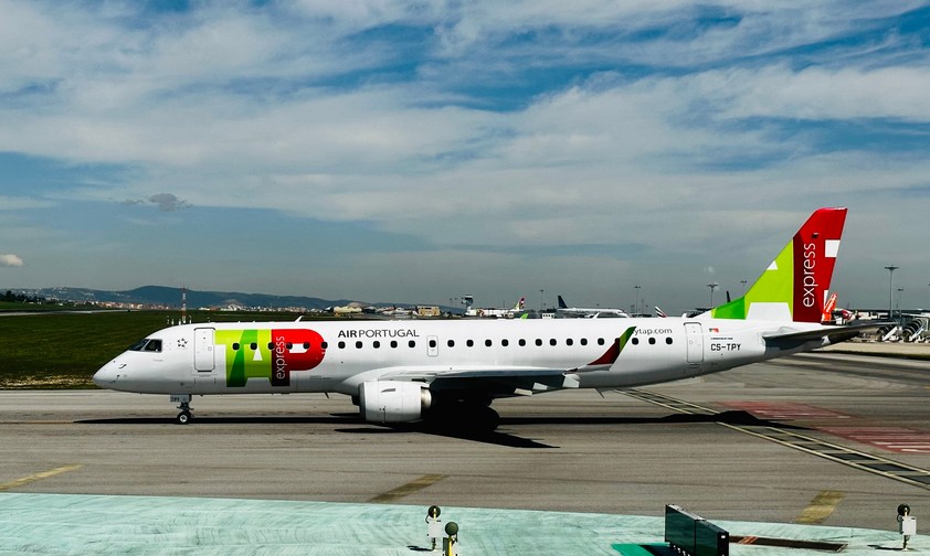 Embraer E190 von Tap Express: Ein Käufer muss das Drehkreuz Lissabon erhalten und stärken.