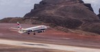 Boeing 737-800 von Comair bei einem Testflug auf St. Helena: Die Airline fliegt in Südafrika auch als British Airways.