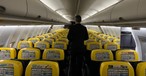 Pilot in einem leeren Ryanair-Flugzeug: Die Sicherheitshinweise sorgen für Diskussionen.