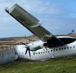 Fokker 50 von Silverstone Air: Die Piloten wurden verletzt.