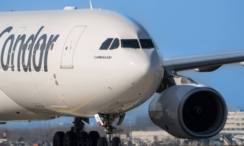 Condors Airbus A330 mit dem Kennzeichen D-AIYC: Der Flieger wurde gründlich untersucht.