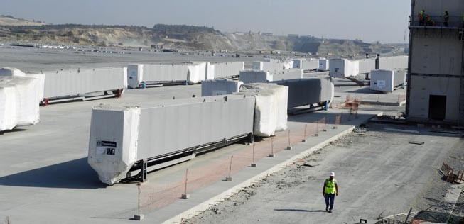 Thyssen Krupp lieferte die Fluggastbrücken für das erste Terminal.