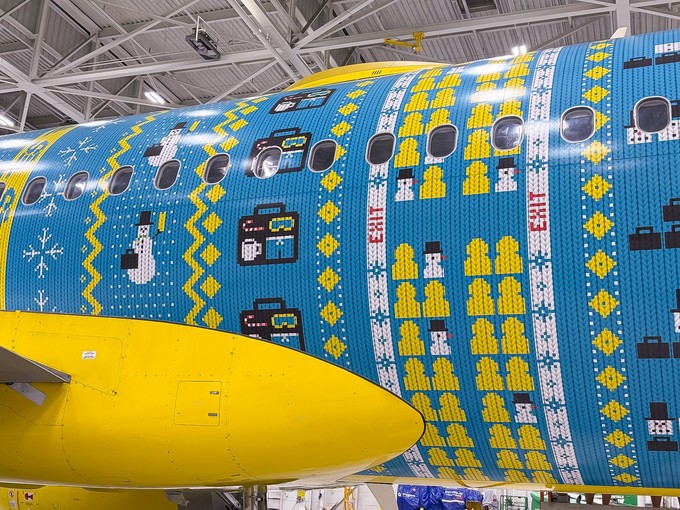 Das Weihnachtspulli-Design von Spirit Airlines.