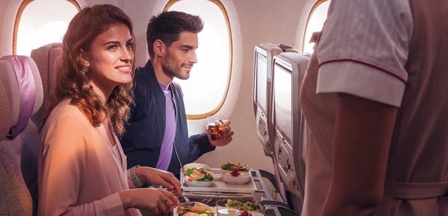 Economy-Passagiere: Wem egal ist, wo er sitzt, der kann den Zuschlag wie bei anderen Airlines umgehen.