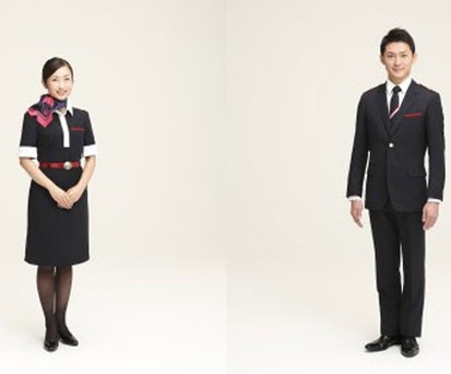 Flugbegleiter von Japan Airlines: Im vergangenen Jahr musste Japan Airlines Insolvenz anmelden.