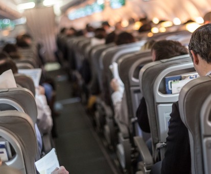 Passagiere im Flieger: Kaufen Tickets bisher meist einzeln.