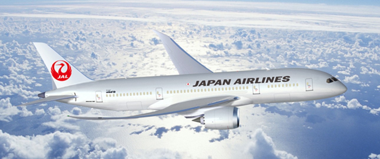 Japan Airlines - Dreamliner-Kunde der ersten Stunde - reagierte umgehend und ersetzt ihre elf Dreamliner auf zwei Strecken durch andere Jets. Betroffen sind die Routen von Tokio nach Neu Delhi sowie Singapur.