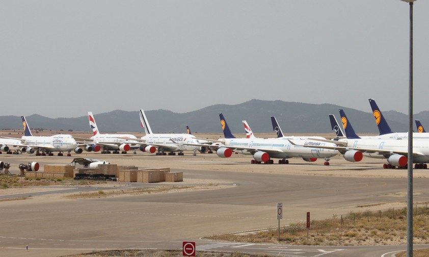 Geparkte Flugzeuge in Teruel: Ein Airbus A380 kommt neu, ein anderer geht dafür.