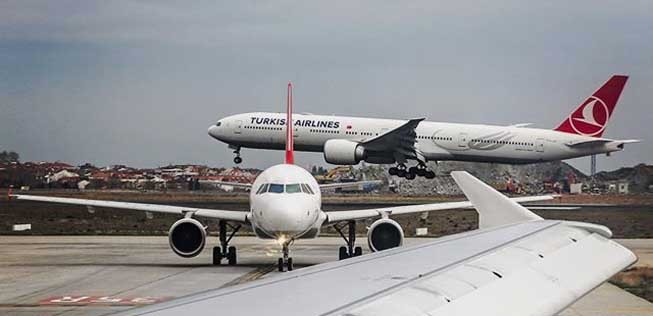 Flieger von Turkish Airlines in Istanbul: Gülen-Anhänger wurden aus dem Personal entfernt.