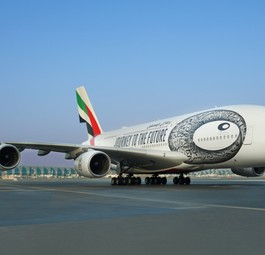Emirates' erster Airbus A380 mit der Bemalung, die dem ...
