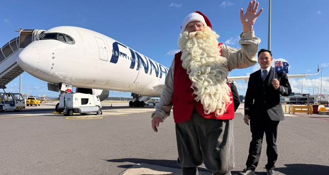 Airbus A350 von Finnair in Melbourne: Der Weihnachtsmann fliegt selbstverständlich mit der finnischen Nationalairline nach Australien.