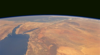 Blick aus dem All auf Saudi-Arabien: Einige Airline von Lufthansa Group fliegen weiter über das Land.