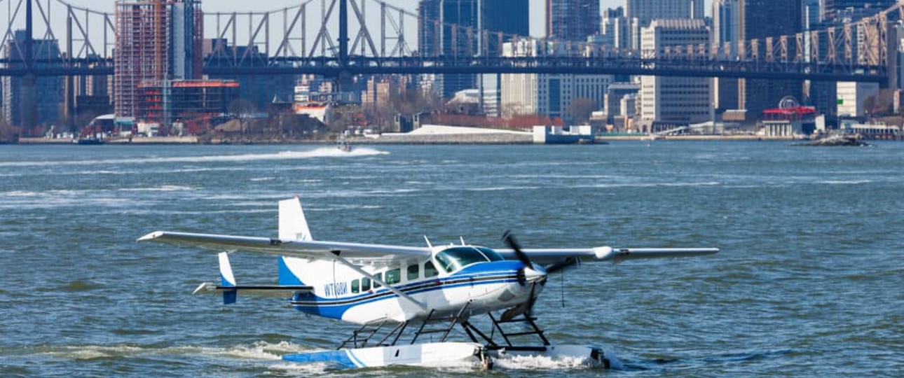 Flugzeug von Tailwind Air: Start und Landung im Hafen von Manhattan.