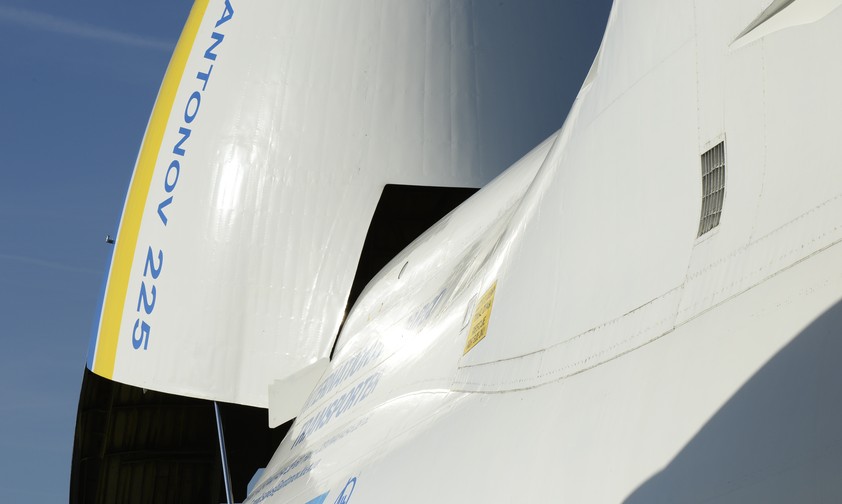 Geöffnete Bugklappe der Antonov An-225: Der Flieger soll wiederauferstehen.