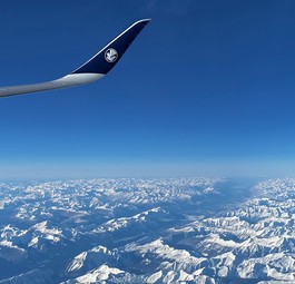 Blick aus Airbus A350 von Air France auf die Rocky Mountains: Nonstop zwischen Westküste und Mittelmeer.