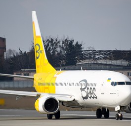 Boeing 737 von Bees AIrlines: Honigwaben auf dem Heck.