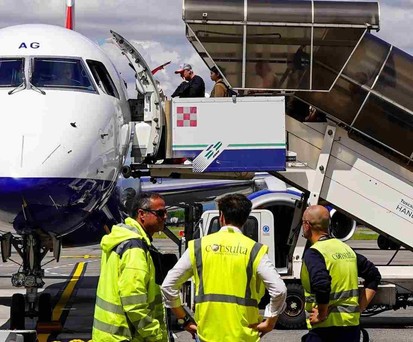 E190 von British Airways am Flughafen Florenz: Wegen der hohen Temperaturen mussten Mitte August 20 Reisende in Florenz blieben.