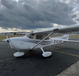 Cessna 172 am Flugplatz Schönhagen: Die Maschine für meinen Rundflug über Berlin.