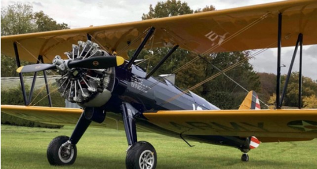 Die Boeing Spearman aus dem Jahr 1949 vor dem Unfall: Das Flugzeug kollidierte mit einer Windkraftanlage.