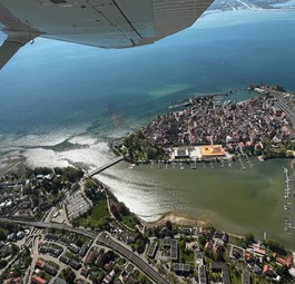 Rundflug zur Aero Friredrichshafen: Blick auf die Insel Mainau