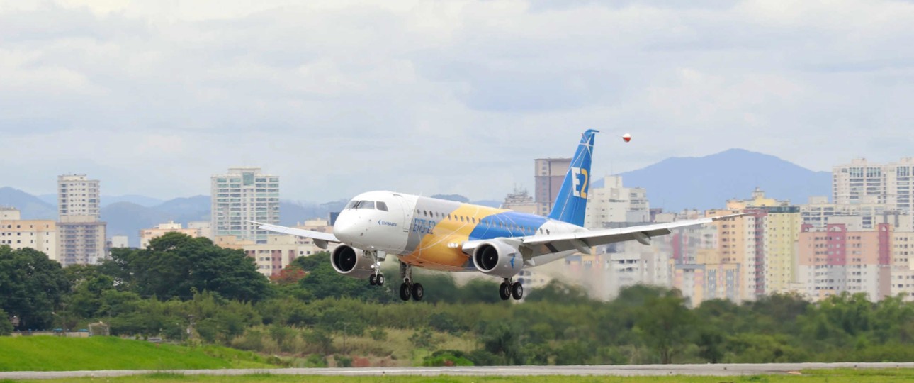 Embraer E175-E2: Der kleinste Jet aus Embraers E2-Familie hat im Dezember seinen Erstflug absolviert. Bei den Orders sieht es bisher nicht so gut aus. Im August hatten die Brasilianer eine Order von Skywest vorsorglich aus dem Auftragsbestand gestrichen. Zu groß waren die Unsicherheiten, weil gewerkschaftliche Abmachungen es der US- Regionalairline noch gar nicht erlauben, die 100 bestellten Embraer E175-E2 einzusetzen. Faktisch sanken die Orders damit auf null. Laut dem Hersteller soll die Variante langfristig dennoch rund ein Drittel der E2-Produktion ausmachen.